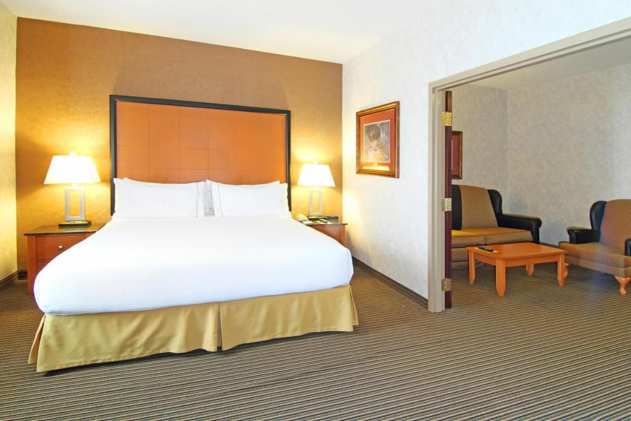Holiday Inn Express Calgary South By Ihg Exteriör bild