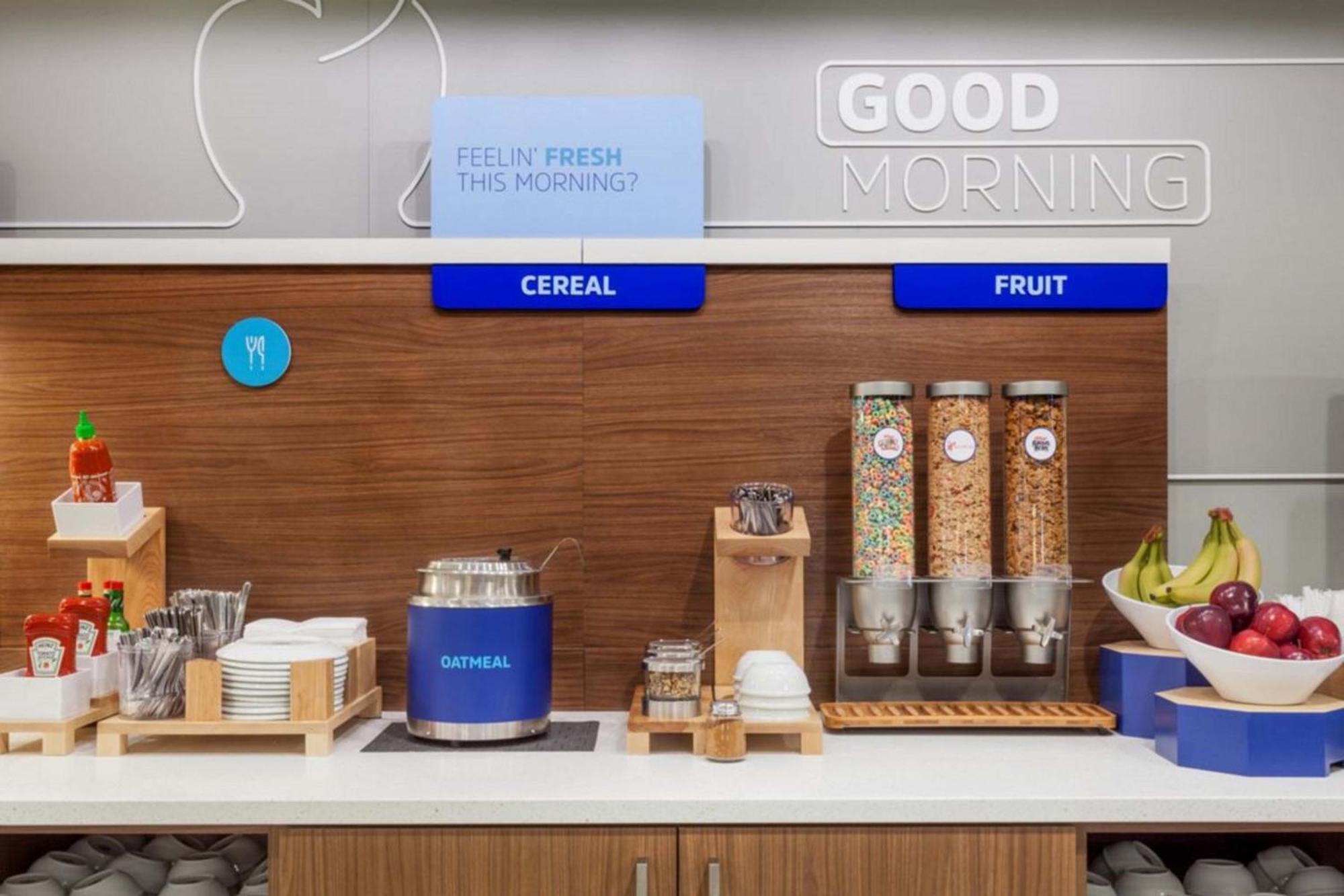 Holiday Inn Express Calgary South By Ihg Exteriör bild