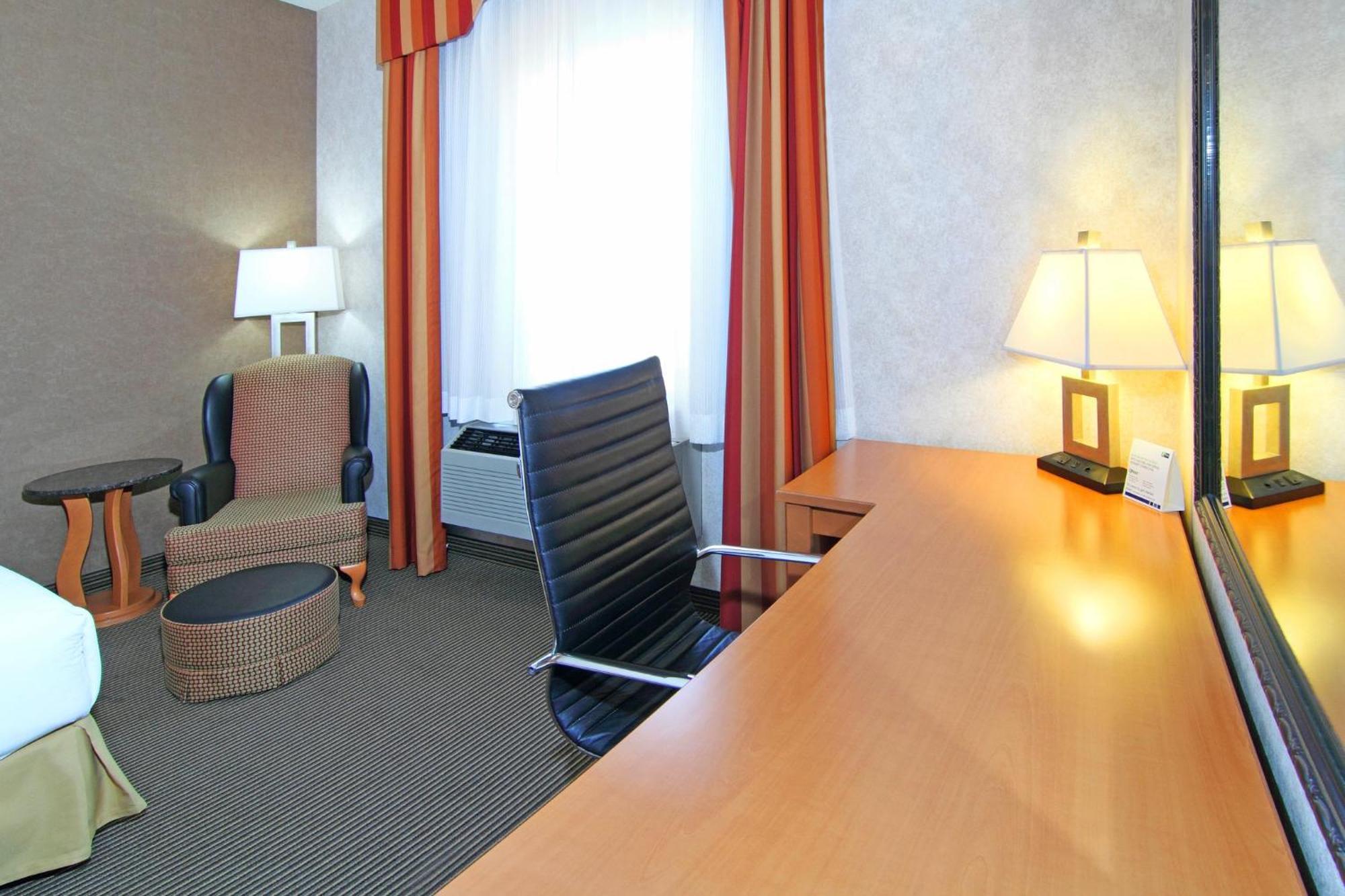 Holiday Inn Express Calgary South By Ihg Exteriör bild