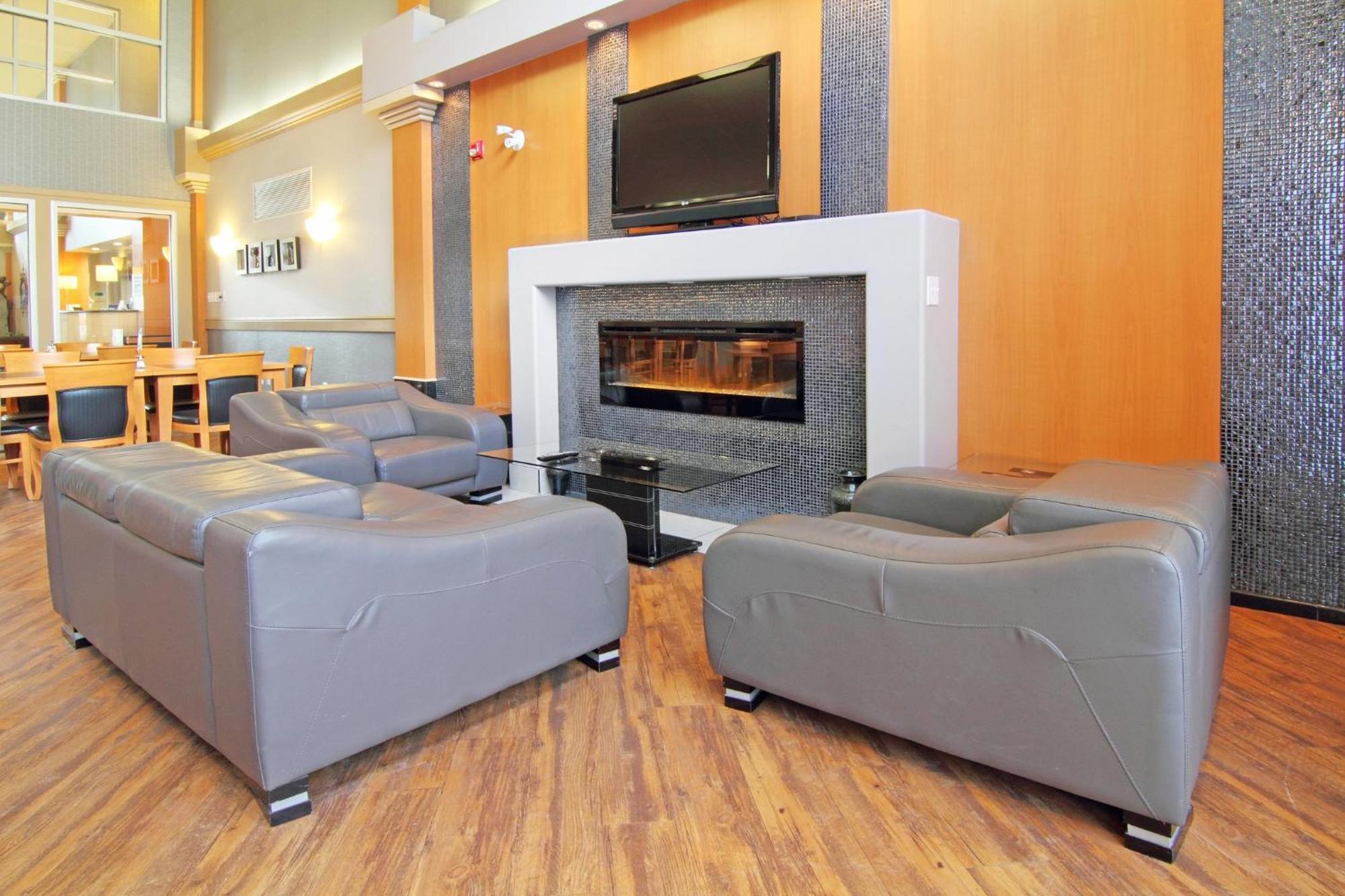 Holiday Inn Express Calgary South By Ihg Exteriör bild