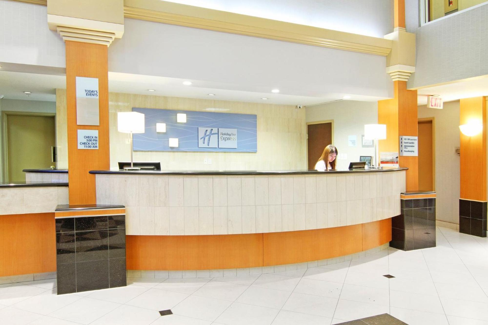 Holiday Inn Express Calgary South By Ihg Exteriör bild
